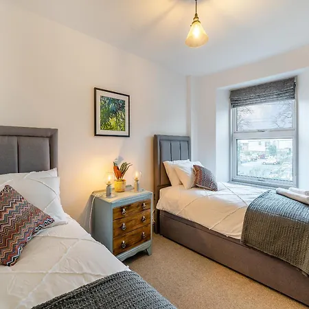 Holiday home Raven House